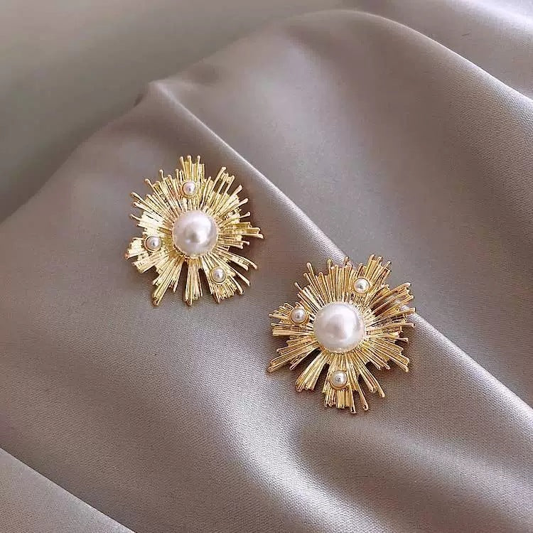 925 Sterling Silver Post Baroque Pearl Sunflower Stud Earrings
